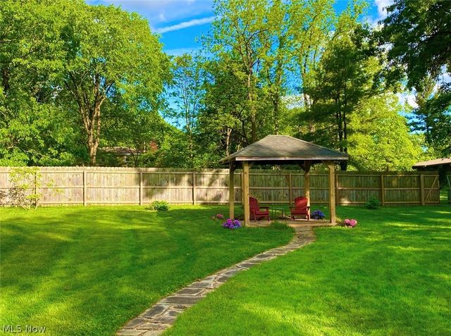 12 Riverside Drive, Poland, OH 44514