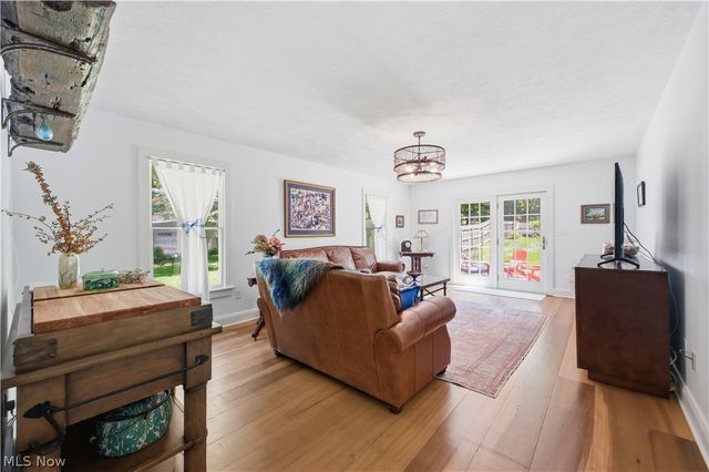 12 Riverside Drive, Poland, OH 44514