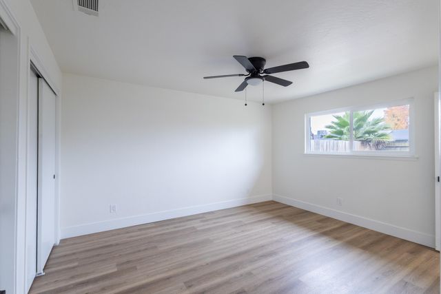 2611 W Sunnyside Court, Visalia, CA 93277