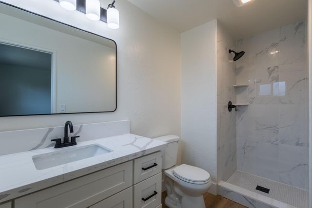 2611 W Sunnyside Court, Visalia, CA 93277