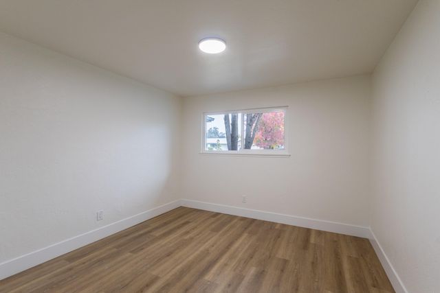 2611 W Sunnyside Court, Visalia, CA 93277