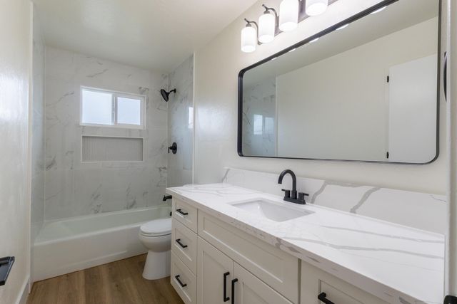 2611 W Sunnyside Court, Visalia, CA 93277