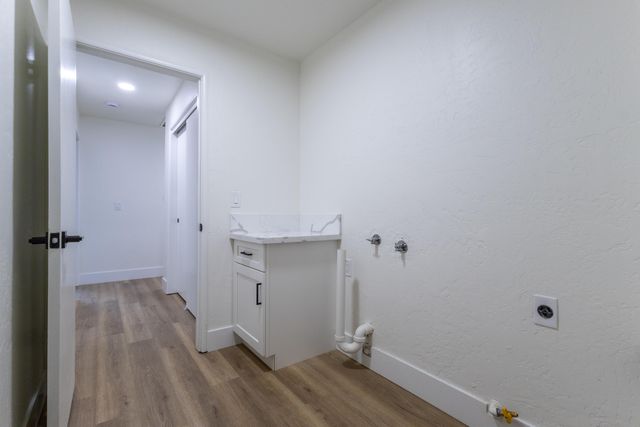 2611 W Sunnyside Court, Visalia, CA 93277