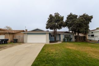 2611 W Sunnyside Court, Visalia, CA 93277