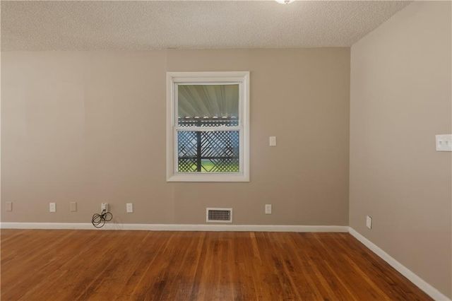 5206 Palmer Drive, Kansas City, MO 64129