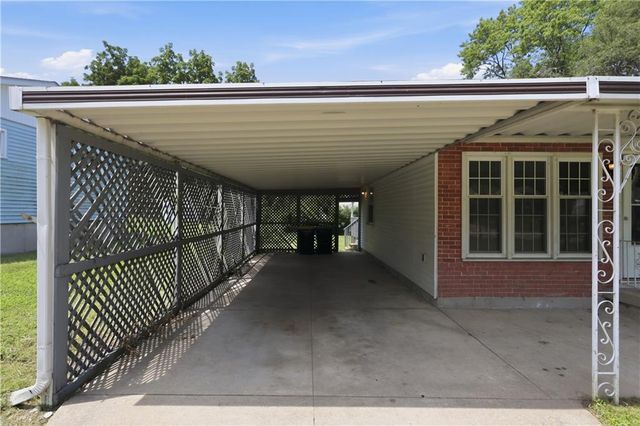 5206 Palmer Drive, Kansas City, MO 64129