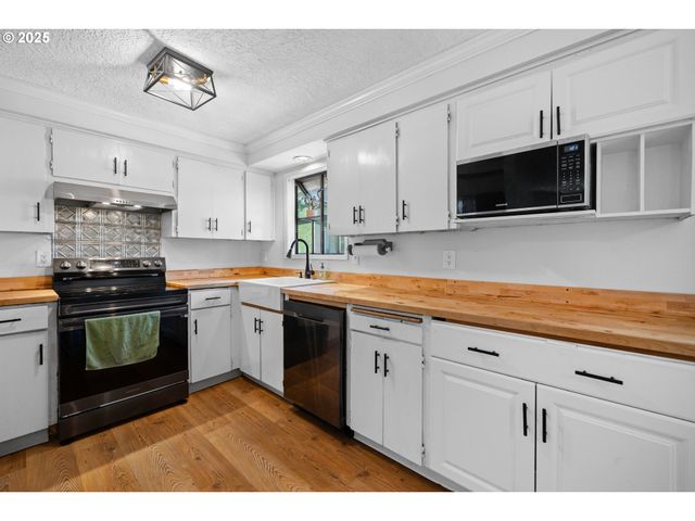 13191 AUTUMN Ln, Oregon City, OR 97045