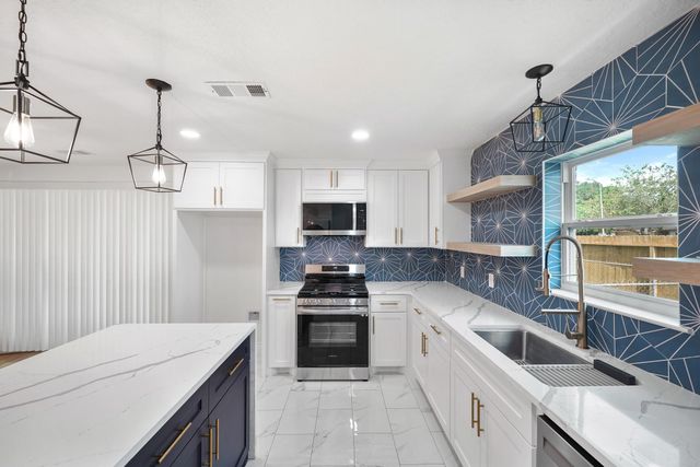 10602 Glenfield Court, Houston, TX 77096