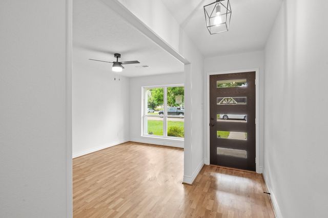 10602 Glenfield Court, Houston, TX 77096
