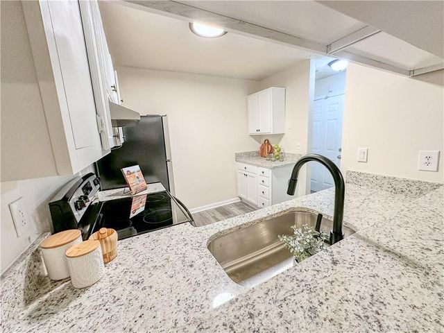 382 Teal Court, Roswell, GA 30076