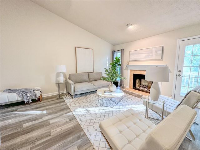 382 Teal Court, Roswell, GA 30076