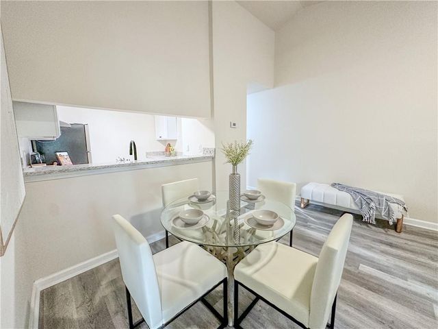 382 Teal Court, Roswell, GA 30076