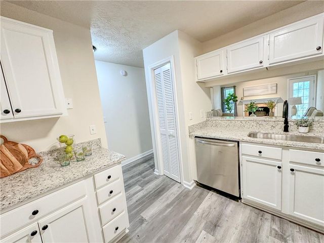 382 Teal Court, Roswell, GA 30076
