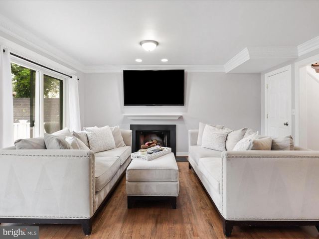 8324 2ND AVE, Vienna, VA 22182