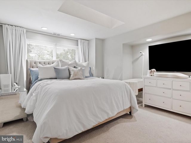 8324 2ND AVE, Vienna, VA 22182