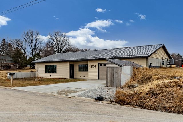 204 C Avenue, Grundy Center, IA 50638