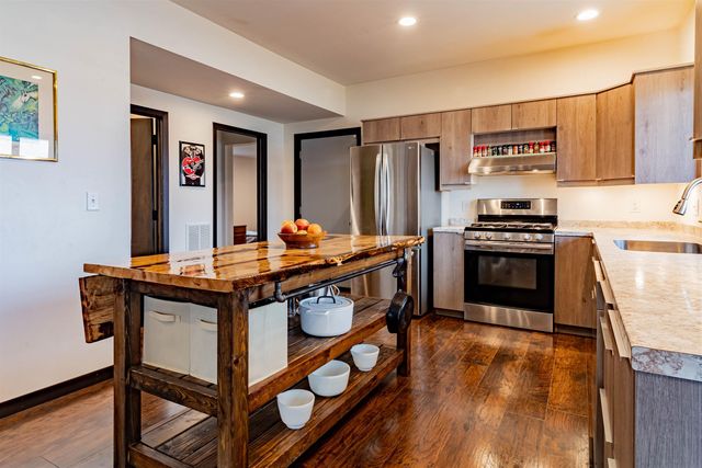 204 C Avenue, Grundy Center, IA 50638