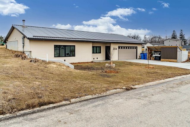 204 C Avenue, Grundy Center, IA 50638