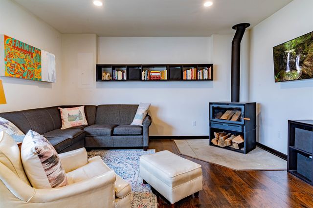 204 C Avenue, Grundy Center, IA 50638