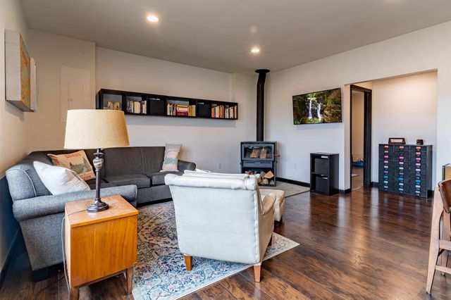 204 C Avenue, Grundy Center, IA 50638