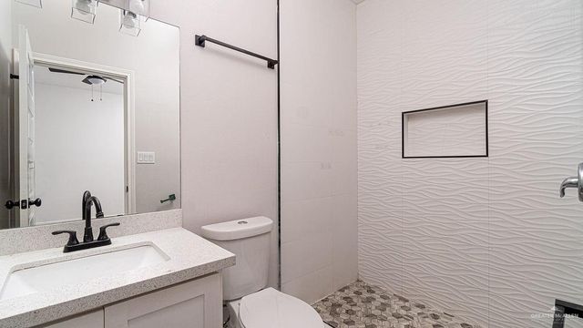 913 W Mahala Avenue, Mission, TX 78573