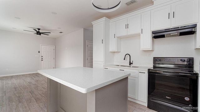 913 W Mahala Avenue, Mission, TX 78573