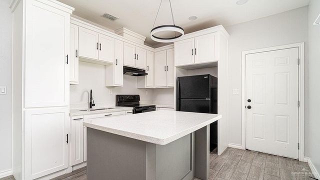 913 W Mahala Avenue, Mission, TX 78573