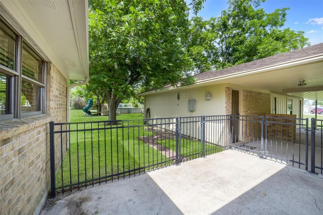18120 County Road 127, Pearland, TX 77581