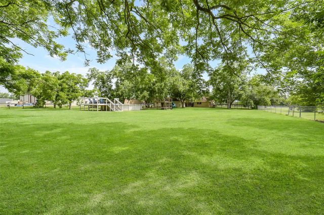 18120 County Road 127, Pearland, TX 77581