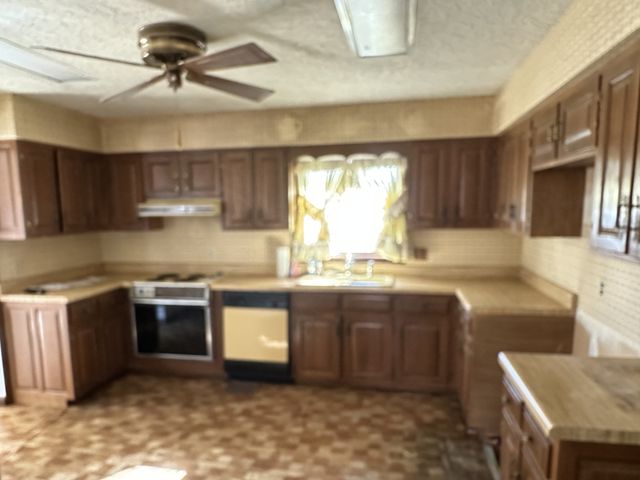 2089 Pettit Cove Rd, Quebeck, TN 38579