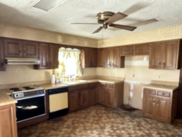 2089 Pettit Cove Rd, Quebeck, TN 38579