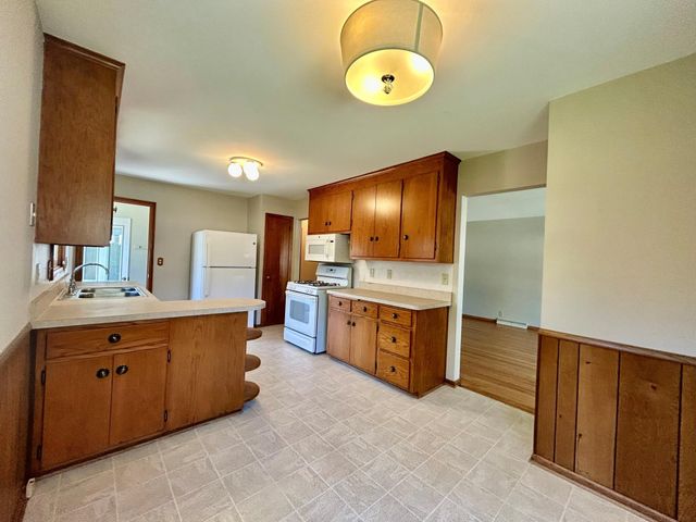 306 Madison Avenue S, Edina, MN 55343