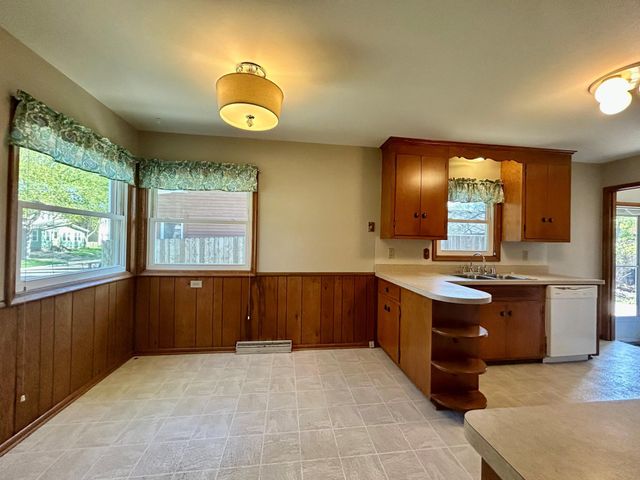306 Madison Avenue S, Edina, MN 55343