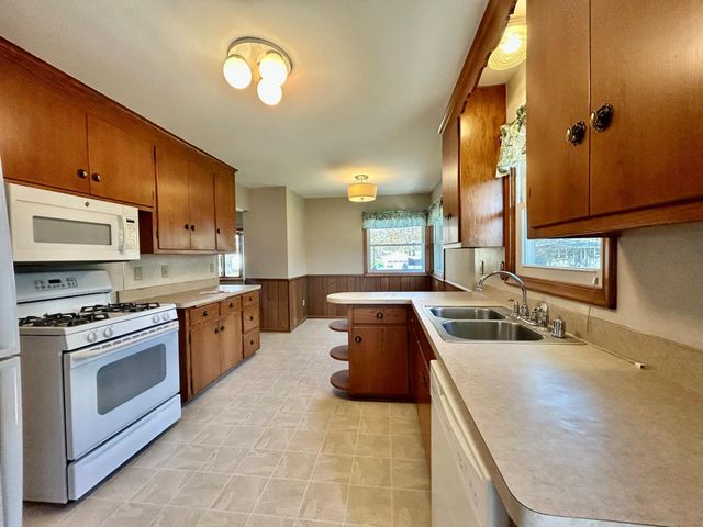 306 Madison Avenue S, Edina, MN 55343