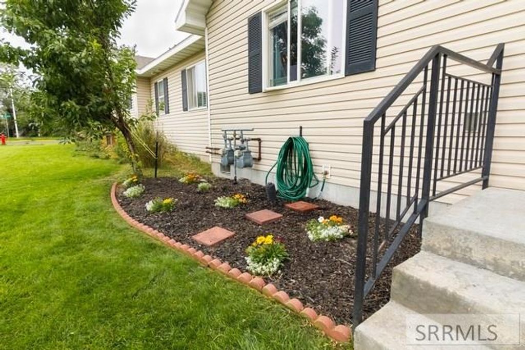 Image 3 of property listing at 115 S 4th W, Rexburg, ID 83440