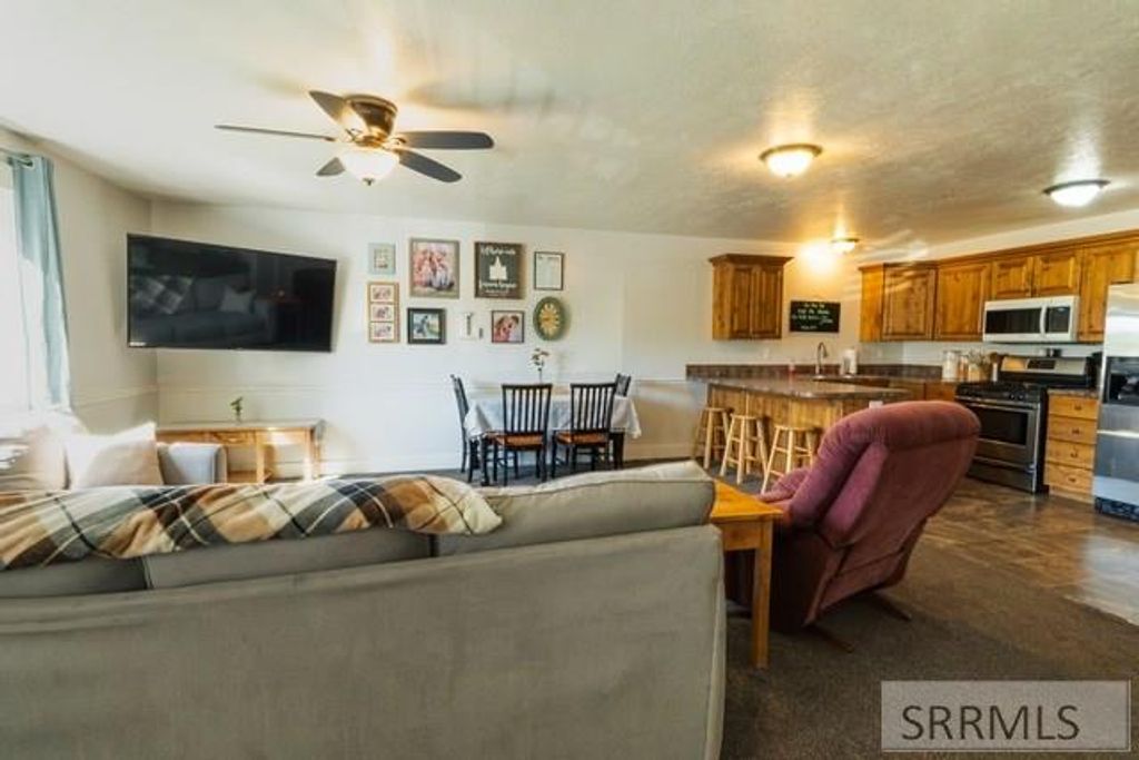 Image 5 of property listing at 115 S 4th W, Rexburg, ID 83440