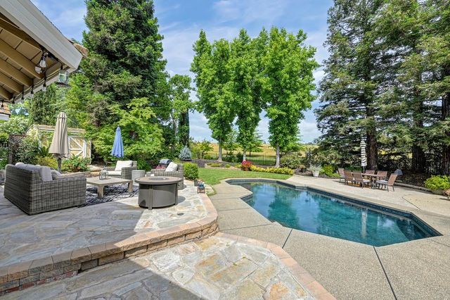 6722 Pera Dr, Rancho Murieta, CA 95683