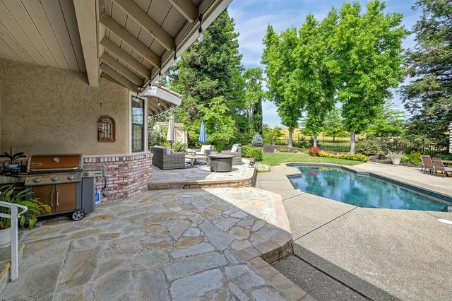 6722 Pera Dr, Rancho Murieta, CA 95683
