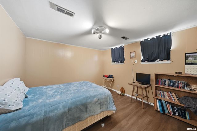 6221 E GLENDALE Avenue, Chillicothe, IL 61523