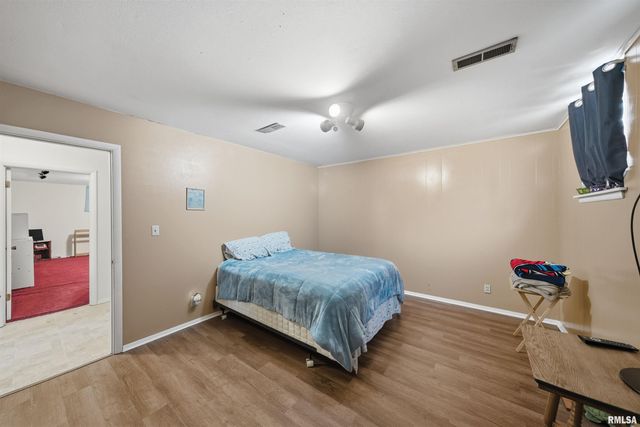 6221 E GLENDALE Avenue, Chillicothe, IL 61523