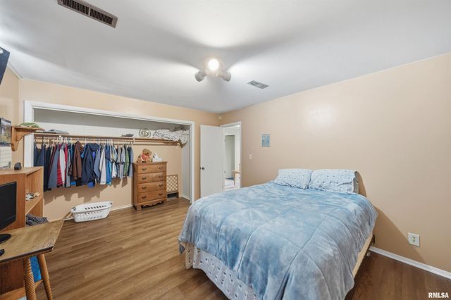 6221 E GLENDALE Avenue, Chillicothe, IL 61523