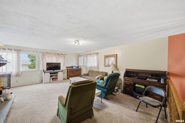 6221 E GLENDALE Avenue, Chillicothe, IL 61523