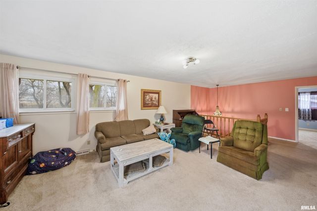 6221 E GLENDALE Avenue, Chillicothe, IL 61523