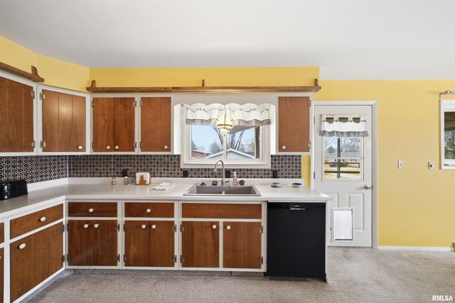 6221 E GLENDALE Avenue, Chillicothe, IL 61523