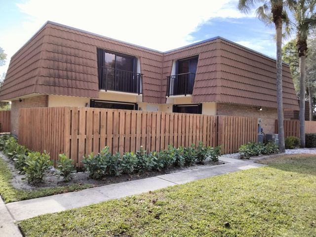 234 Charter Way, West Palm Beach, FL 33407