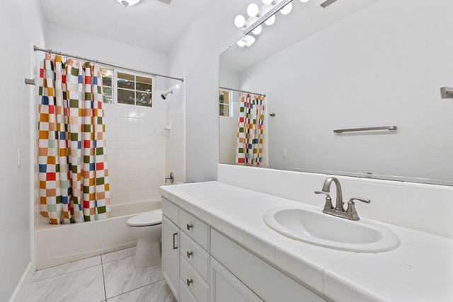 2343 Marina Glen Way, Sacramento, CA 95833