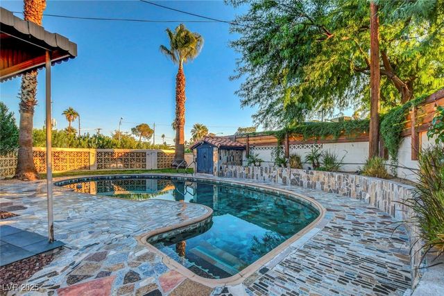 1729 East Desert Inn Road, Las Vegas, NV 89169