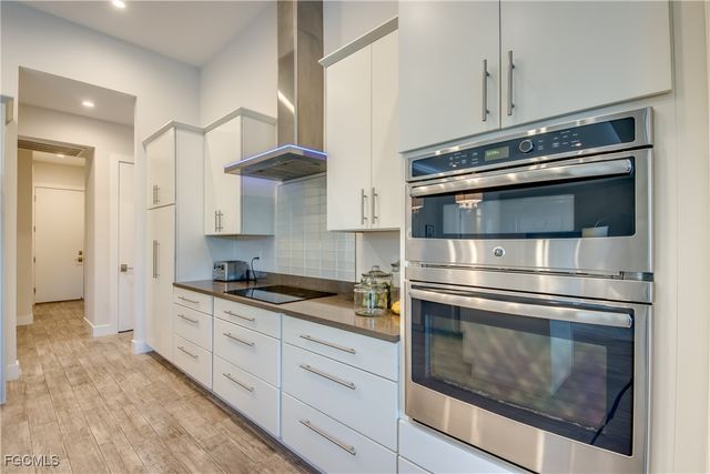 818 Montclaire CT, Cape Coral, FL 33904