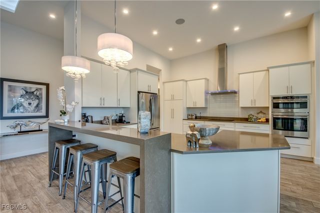 818 Montclaire CT, Cape Coral, FL 33904