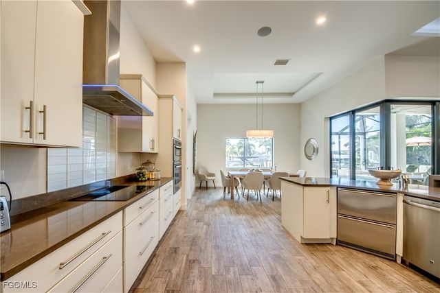 818 Montclaire CT, Cape Coral, FL 33904